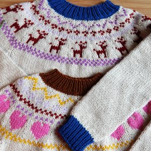 Sweater til børn med rensdyr - strikkeopskrift